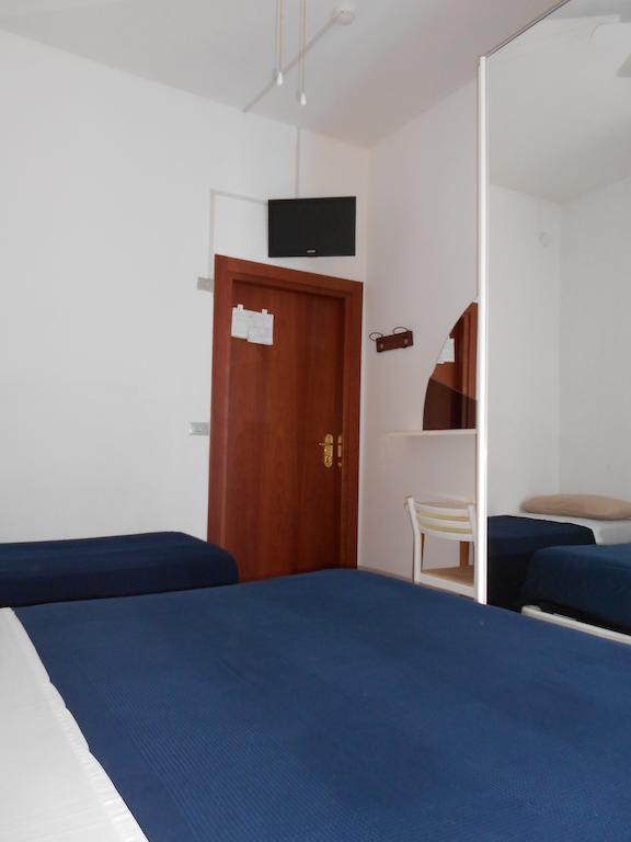 בלריה-איגאה מרינה Hotel Villa Dei Platani חדר תמונה
