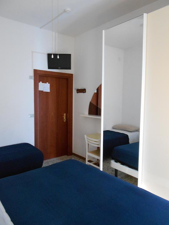 בלריה-איגאה מרינה Hotel Villa Dei Platani חדר תמונה